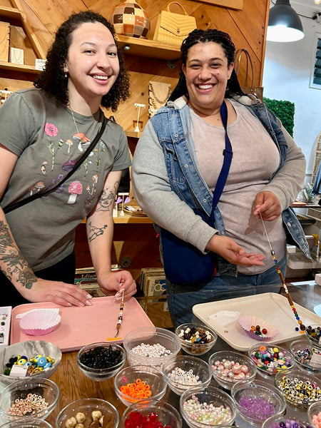 Friday, November 22nd or December 6th, 6-8:30pm :: I Heart TS, Moments & Making Friendship Bracelets