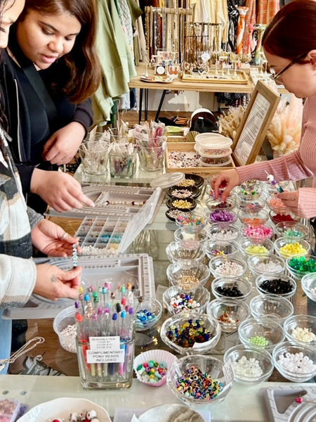 Friendship Bracelet Bar Experience : OFF SITE PRIVATE EVENT + Reservation Fee