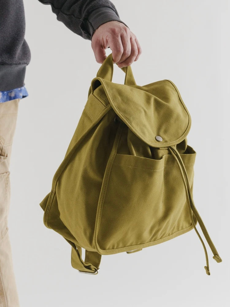 The BAGGU Drawstring Bucket Bag Is a Great Everyday Bag